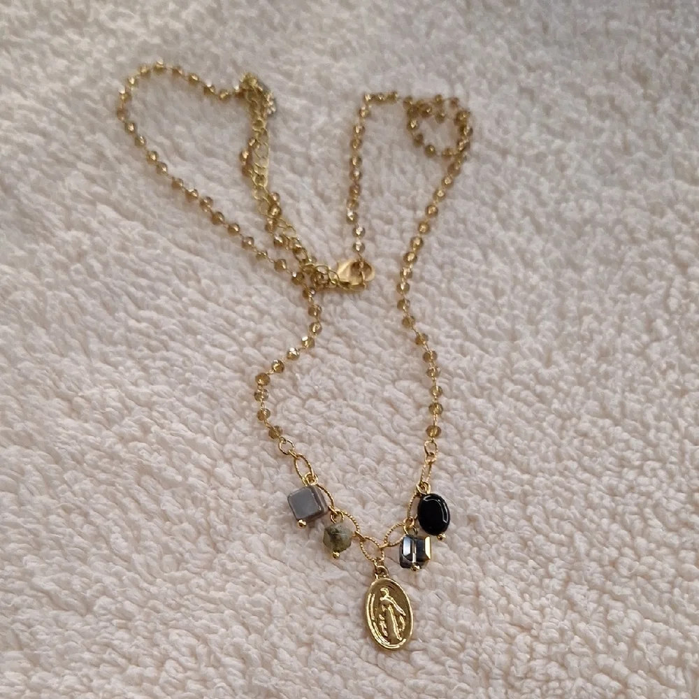 Chic Gold and Black Pendant Necklace - Picture 7 of 7